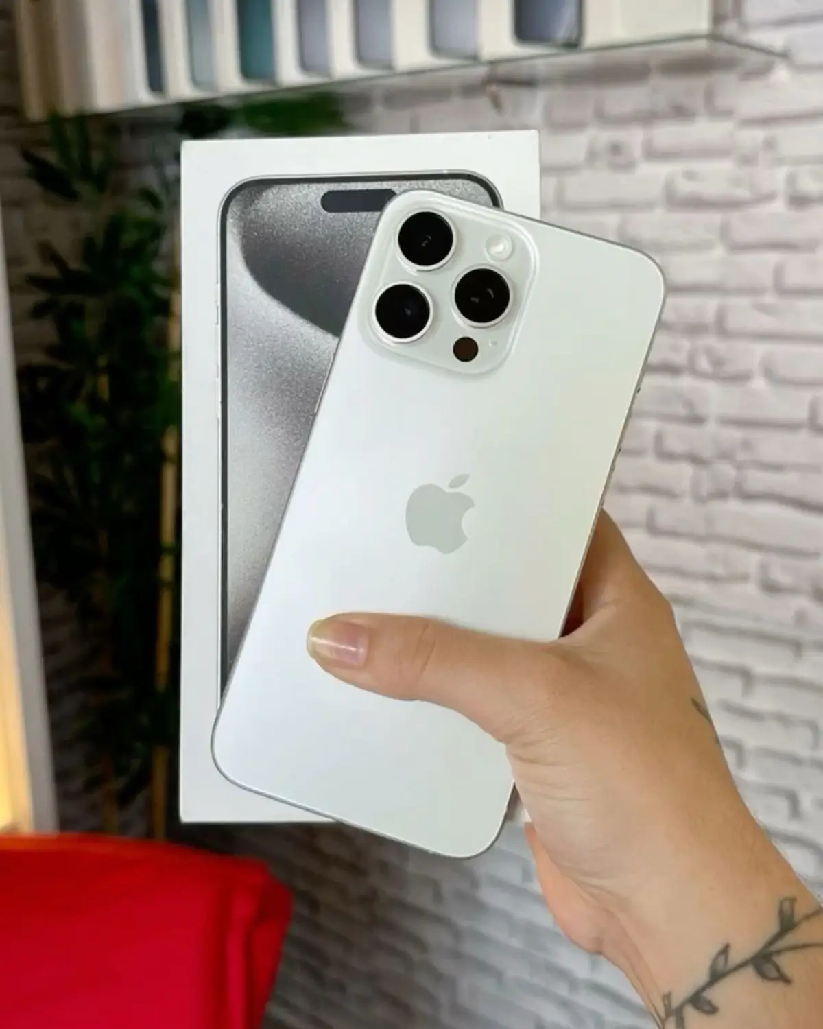 img_6963 iPhone 15 Pro 128Gb Branco (Seminovo) - Imagem 1